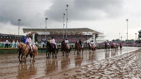 hotels close to churchill downs
